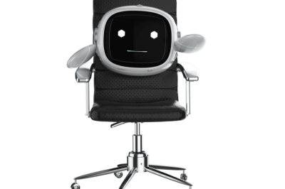 יתרונות AI לעסקים - כיסא משרדי עם פנים רובוטיות על משענת, משולב עם עיצוב מודרני וידיות רובוטיות.